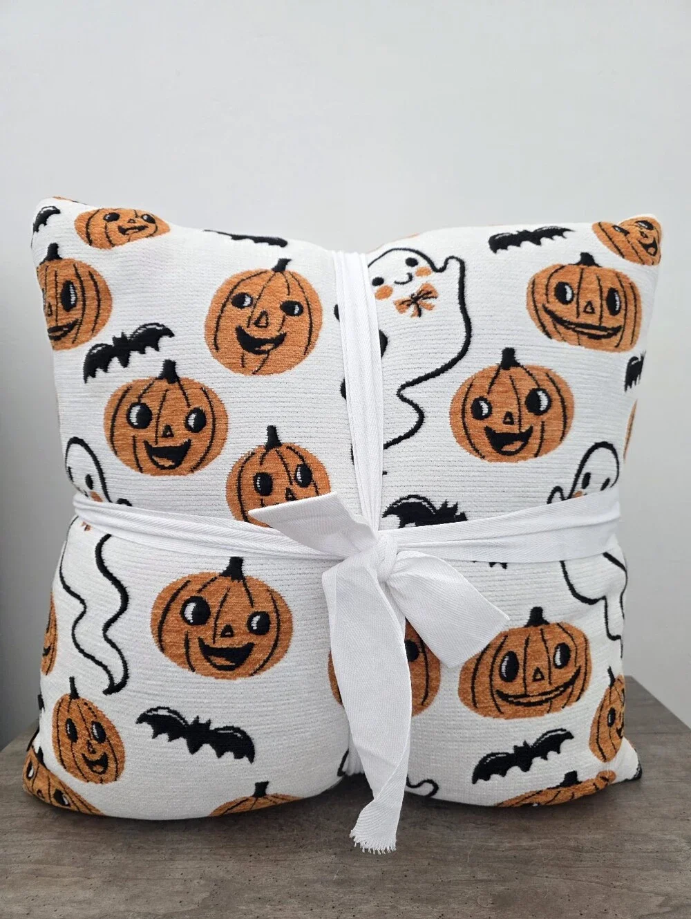 Cynthia Rowley Retro Halloween Pumpkin Ghost Bat Set of 2 Decorative Pillows NWT